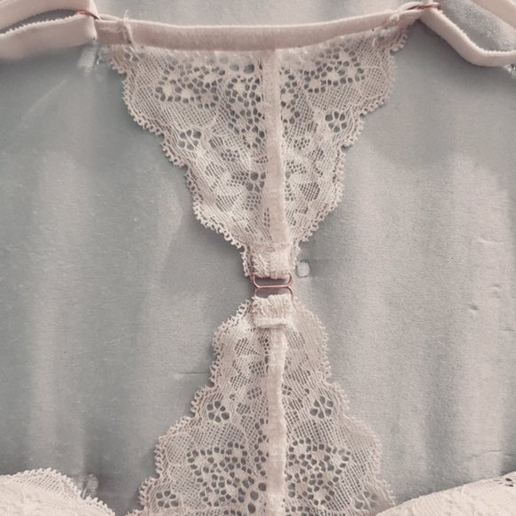 Victoria's Secret Pink- Cream Lace Razerback Bra with front snap 32C - Picture 7 of 7